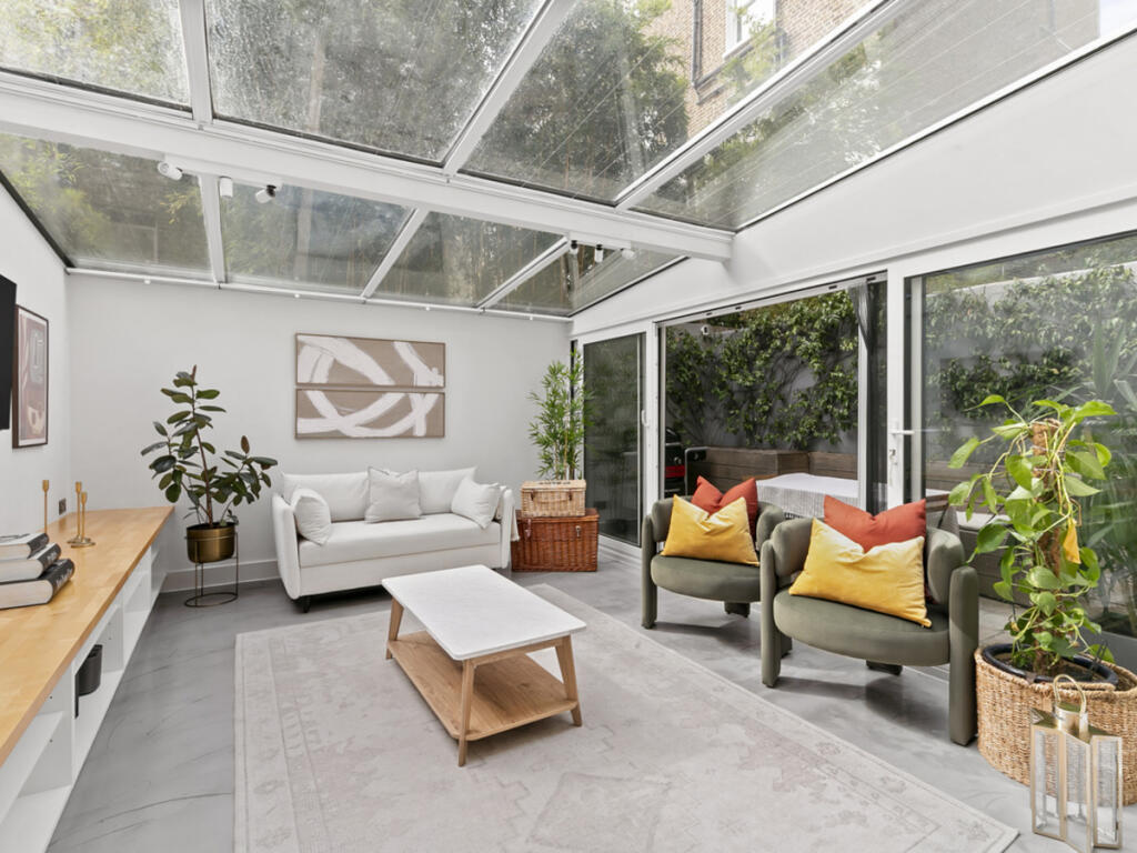 Apartment in London - View 2