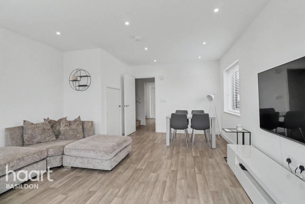 Burdock Drive, Basildon photo 4