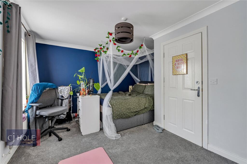 5 bedroom terraced house for rent