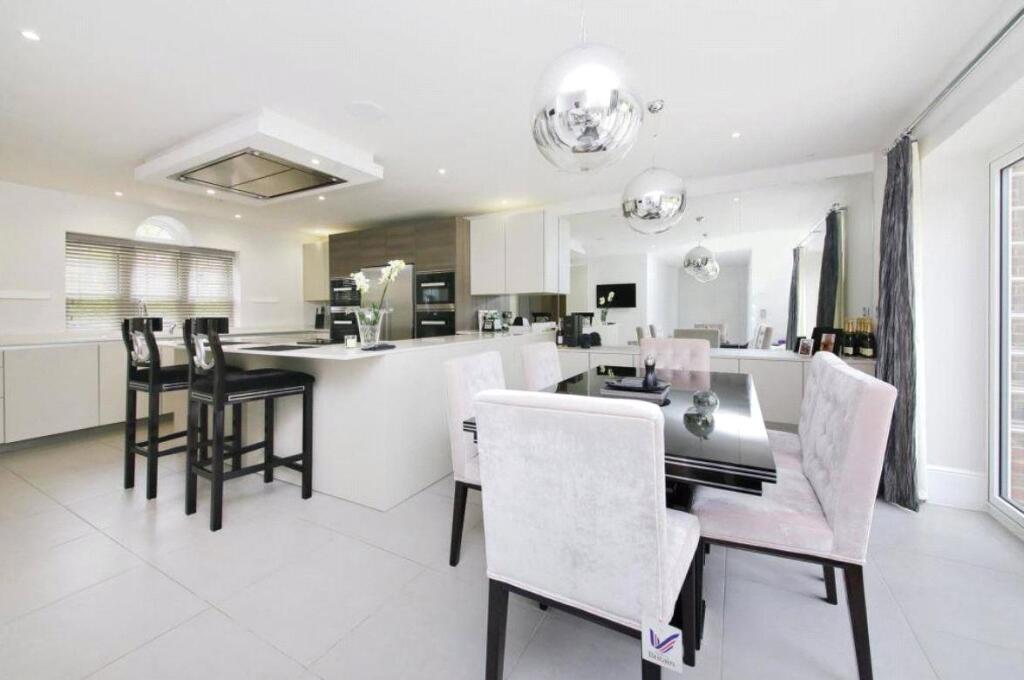 House in Watford - View 3