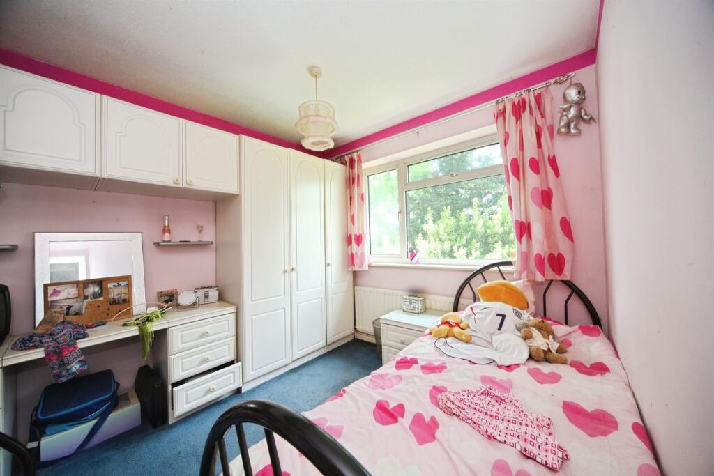 West Hill, Dunstable - More