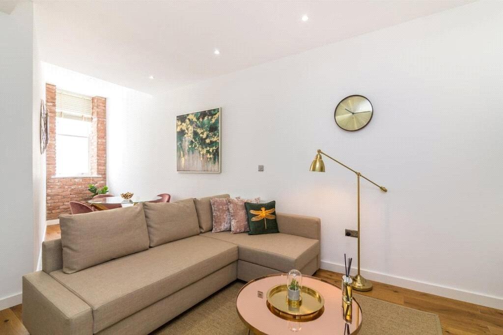 Apartment in Nottingham, Nottinghamshire - View 2