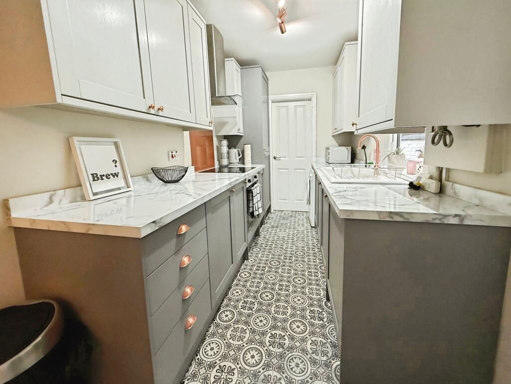 House in Newcastle-under-Lyme, Kidsgrove - More