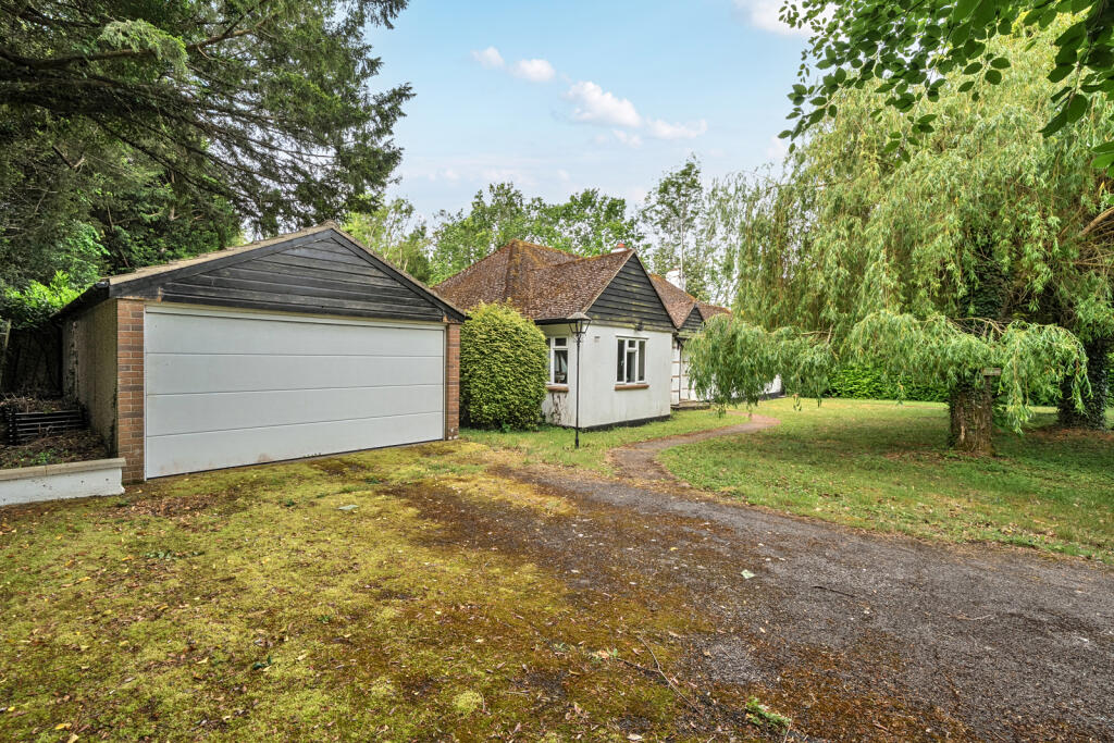 House in Mole Valley, Mickleham - View 5