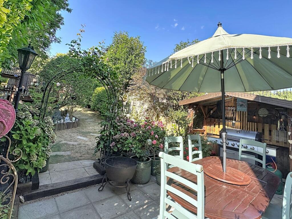 House in Orpington, Poverest, St Mary Cray - View 4