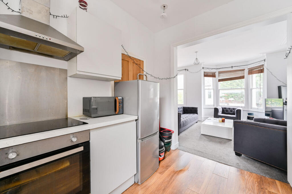 Apartment in London - View 5