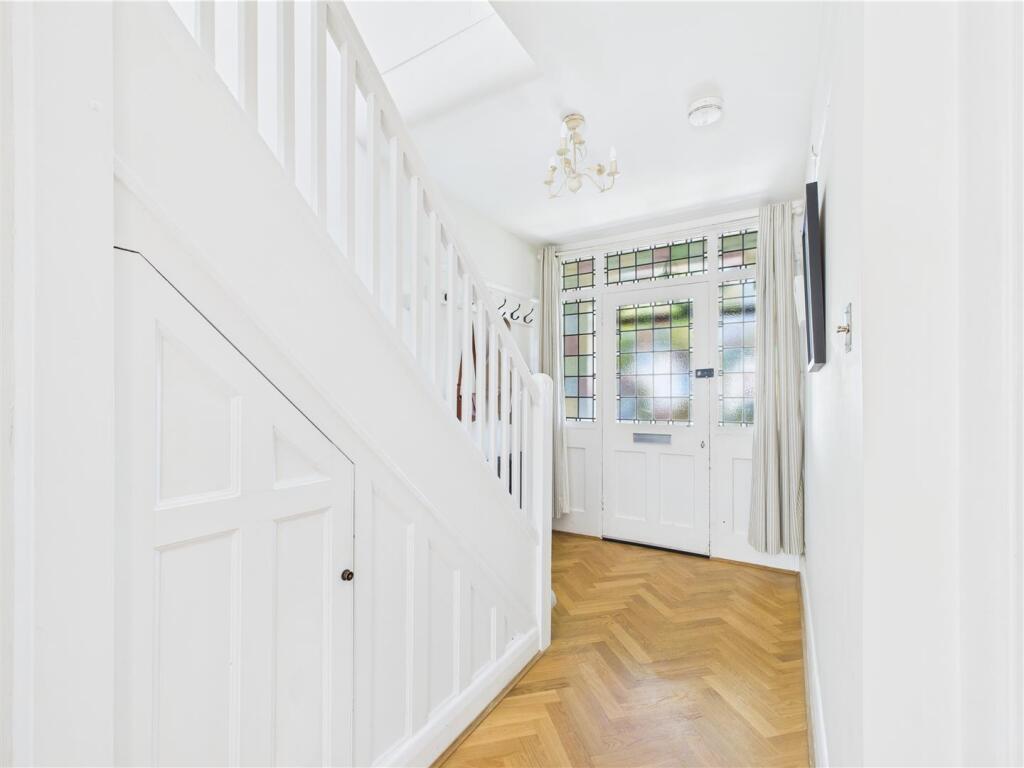 Loxley Road, Stratford-Upon-Avon photo 3