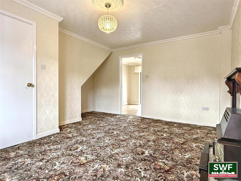 Hilary Drive, Wolverhampton photo 2