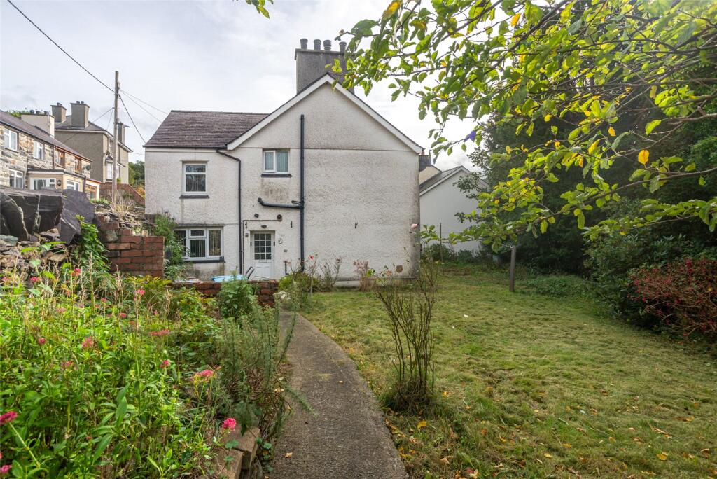 4-bed detached on Pantglas Road, Bethesda, Bangor, Gwynedd, LL57, £150,000