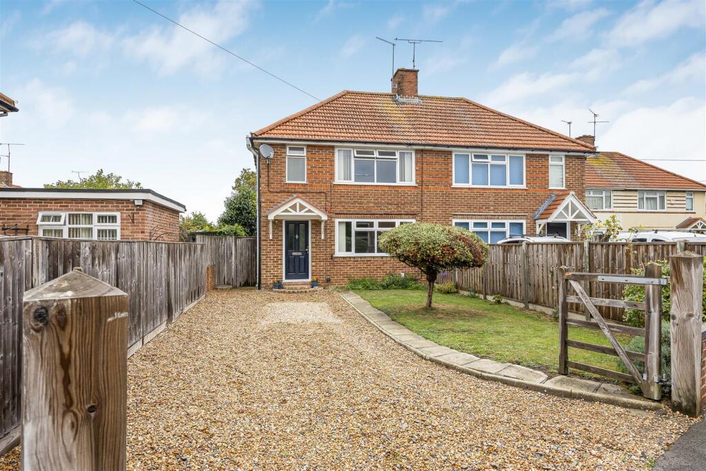 3-bed semi-detached on Greenfields Road, Reading, £415,000