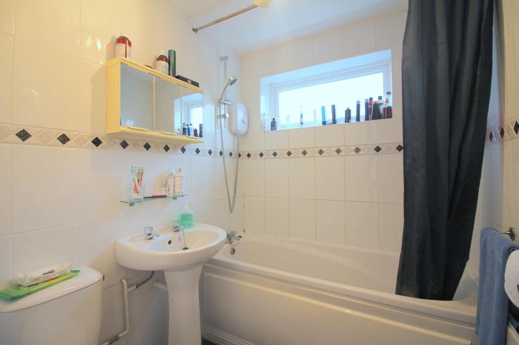 Apartment in Southall - View 4