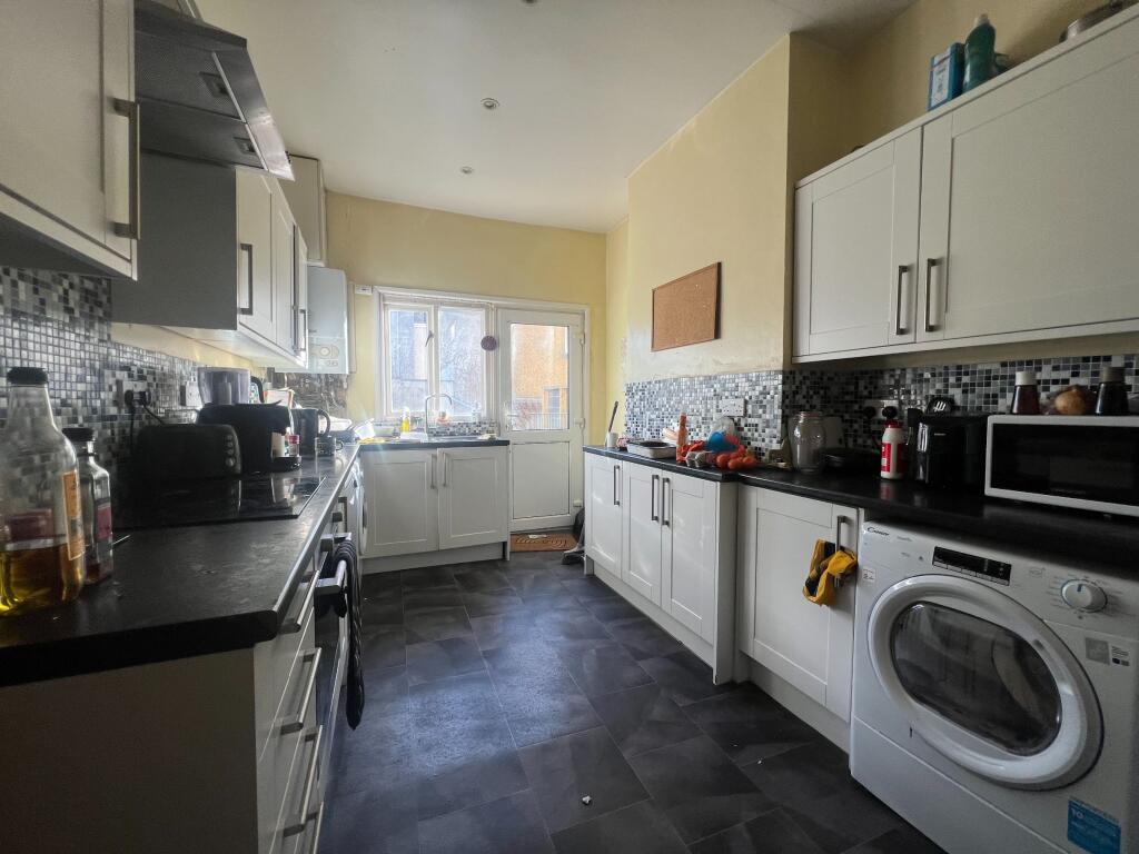 5 bedroom flat for rent