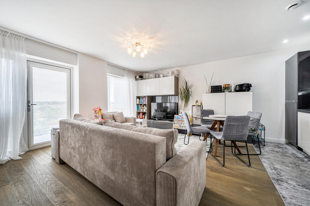 Apartment in Southall - View 2
