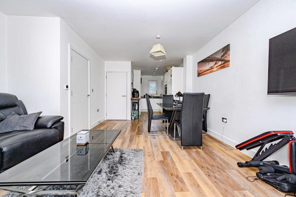 House in Dacorum, Hertfordshire - More