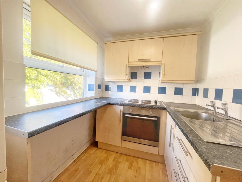 Baguley Crescent, Rhodes, Middleton, M24 photo 4