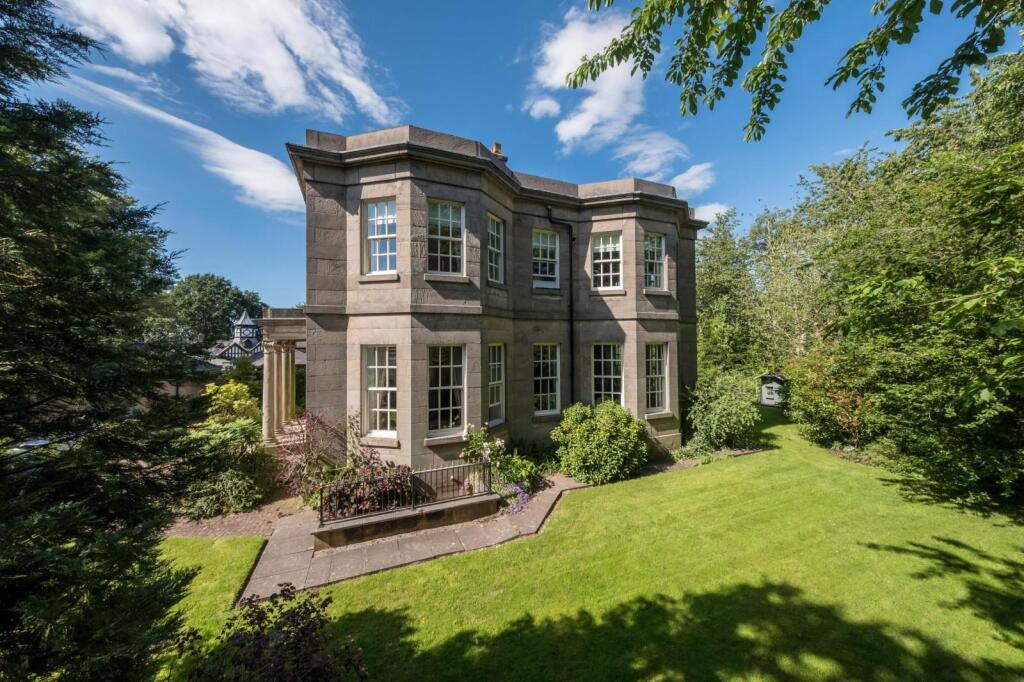 2-bed flat on Brockhurst Hall,Brockhurst Mews, Northwich, £300,000