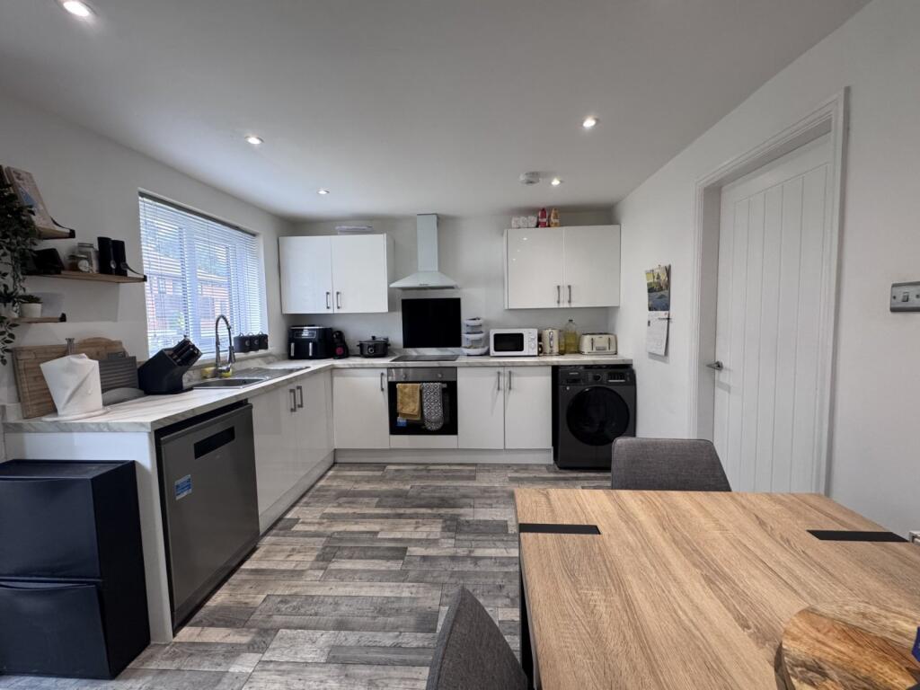 House in Wakefield - View 4