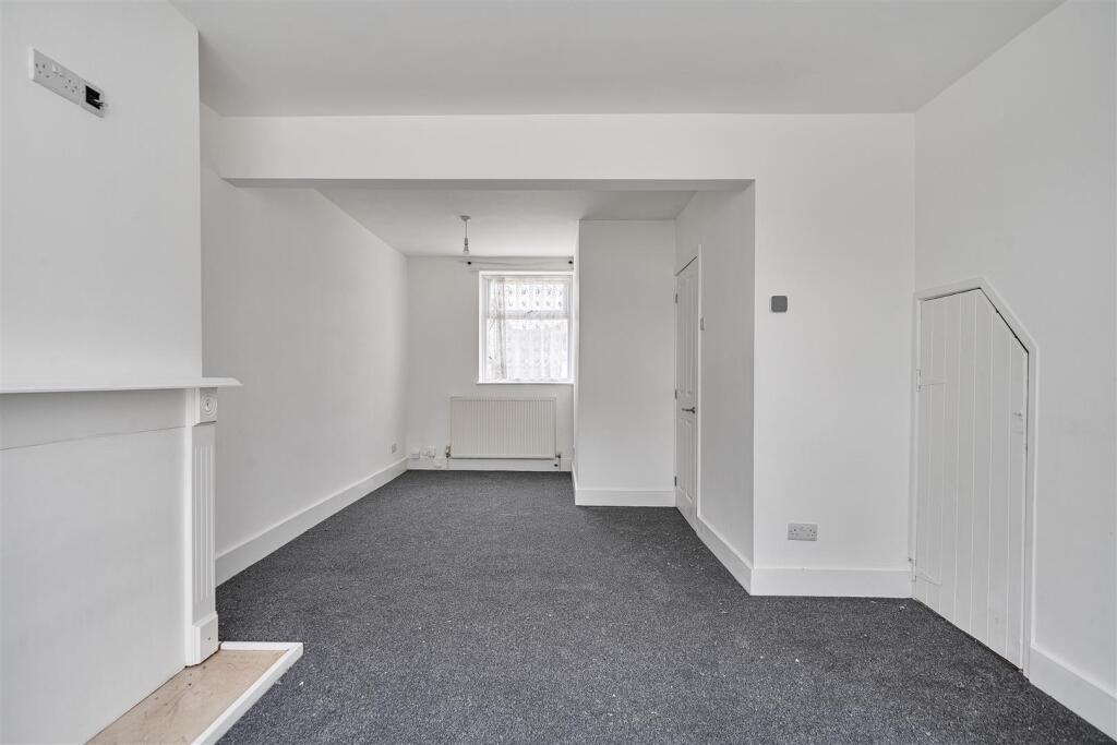 House in Bristol, Kingswood - More