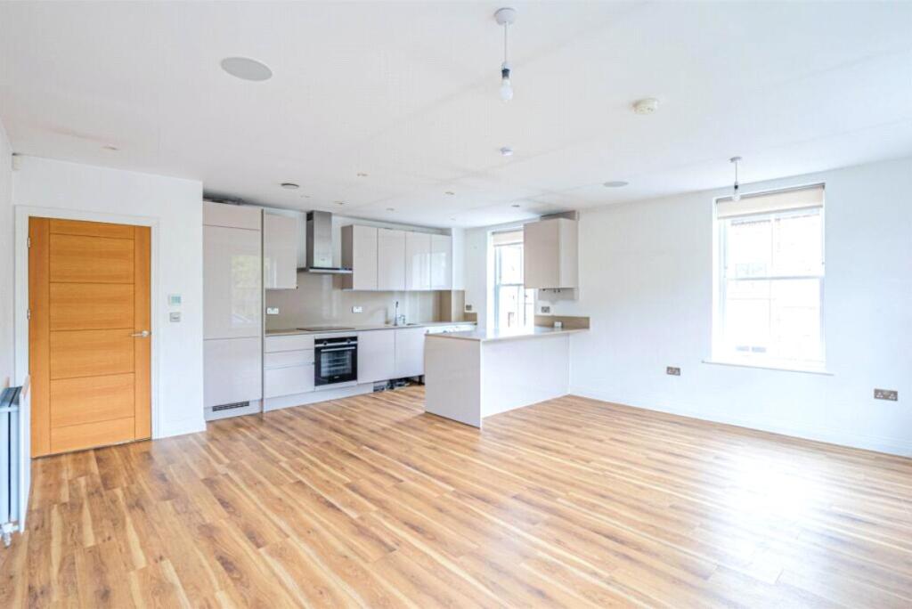 Apartment in Hertsmere, Hertfordshire - View 3