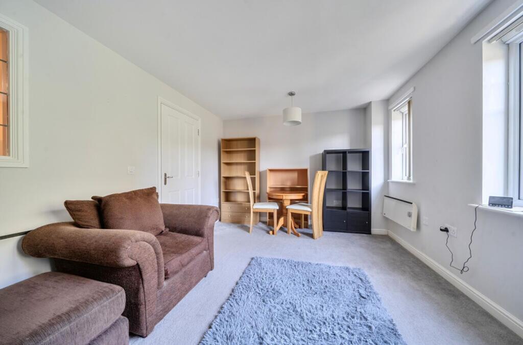 Apartment in Eastleigh, Newtown - View 5