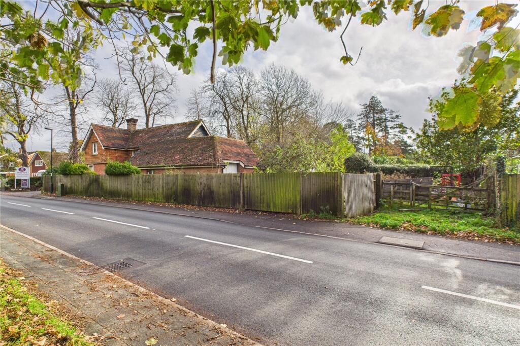 Rusper Road, Ifield, Crawley, West Sussex, RH11 photo 4