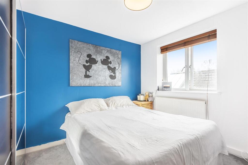 Apartment in Slough - View 5