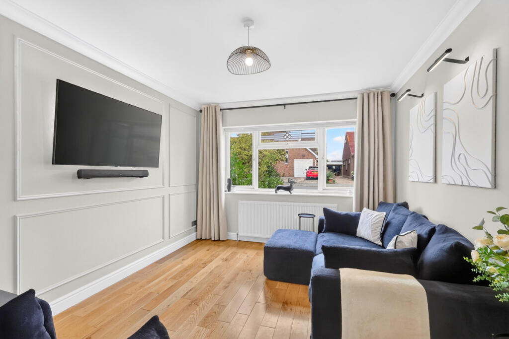House in Southend-on-Sea - More