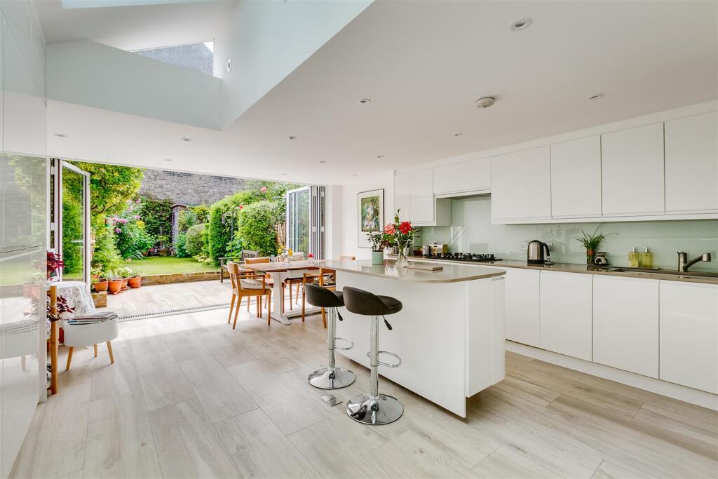 House in London - View 2