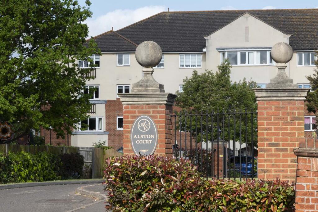 Apartment in Southend-on-Sea, Essex - View 2