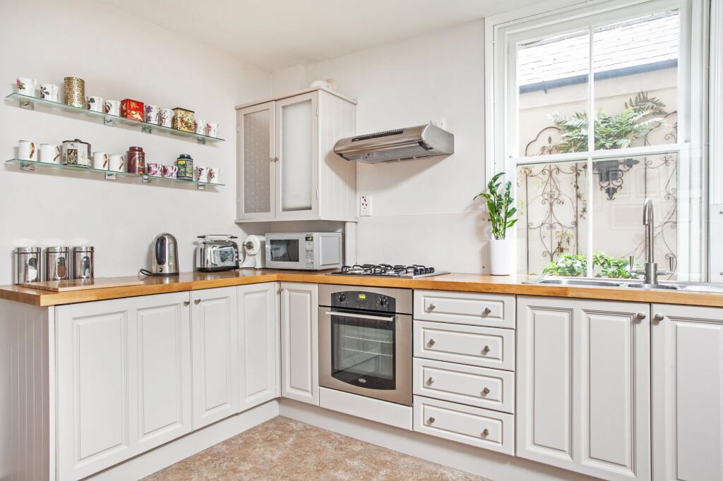 House in Southampton - View 4