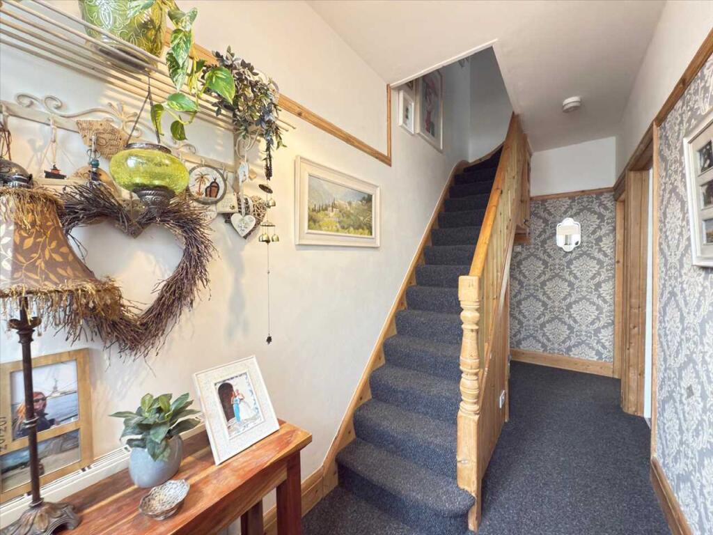 3-bed terraced on Fleetwood Avenue, Westcliff on Sea, £349,995