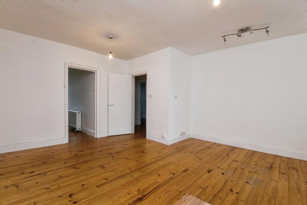 Apartment in Exeter, Stoke Hill - More