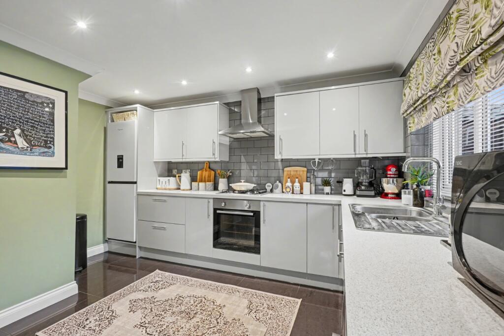 Beechings Way, Twydall, photo 3