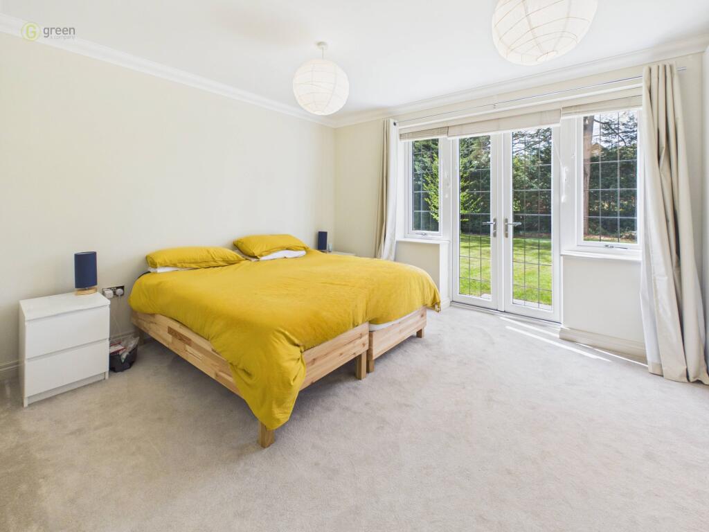 Apartment in Birmingham, Maney, Sutton Coldfield - More