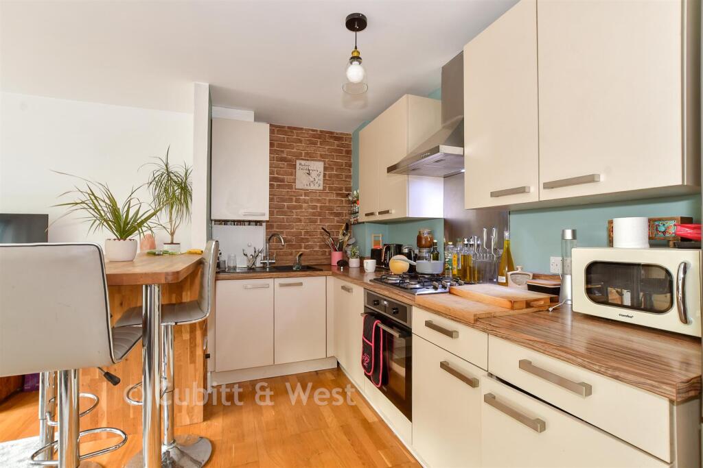 Apartment in Croydon - View 4