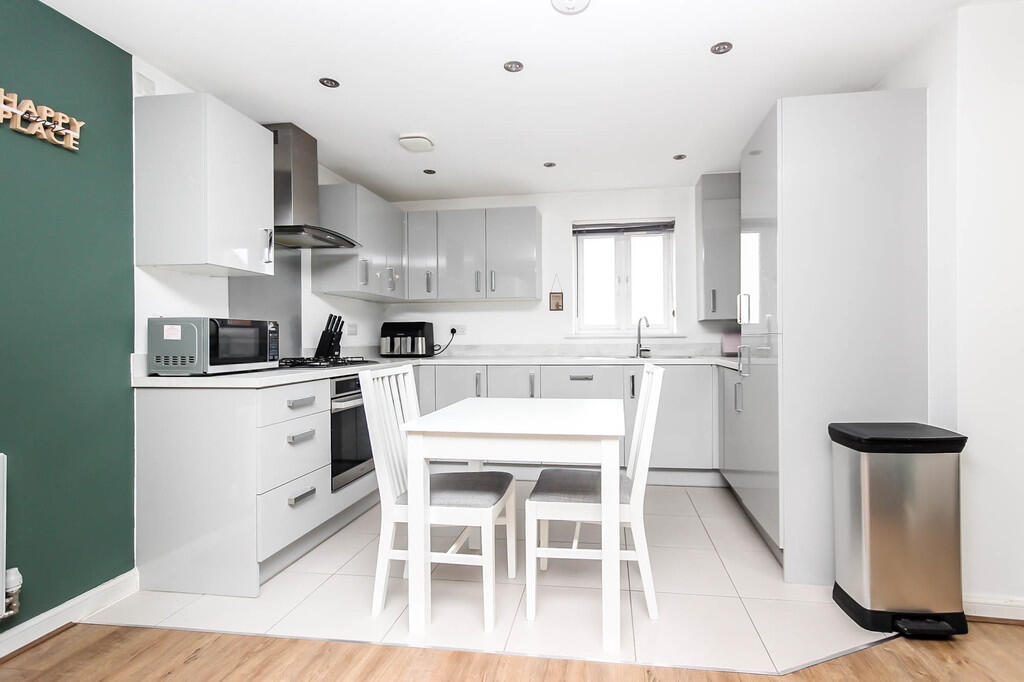 Apartment in Northampton - View 3