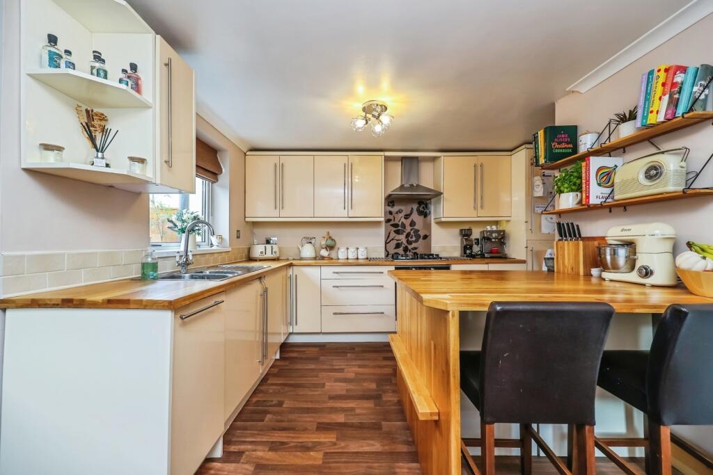 Thistledown Road, Nottingham, Nottinghamshire, NG11 photo 3