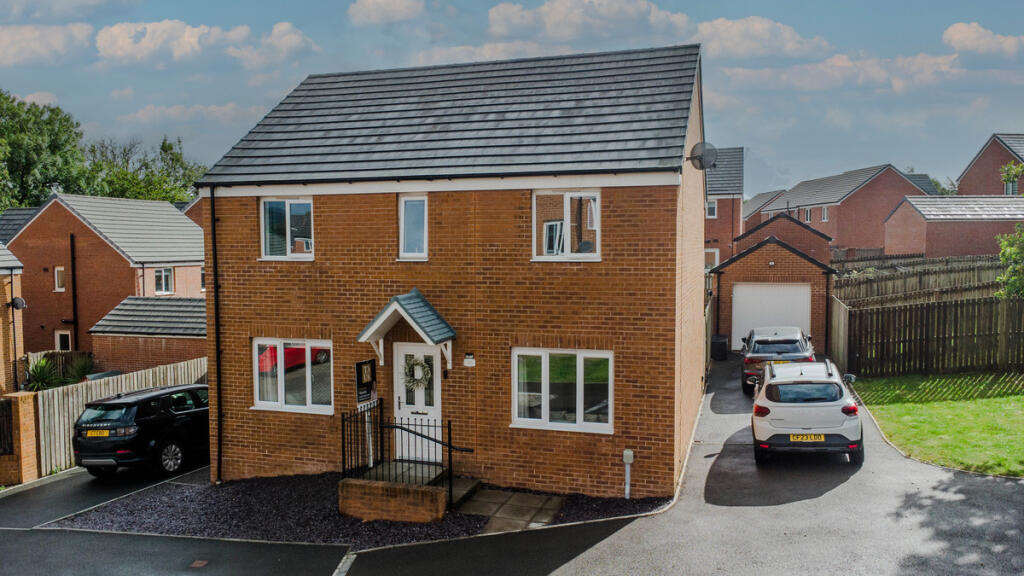 4-bed detached on Heol Y Nant, LLanilid, CF72, £379,950