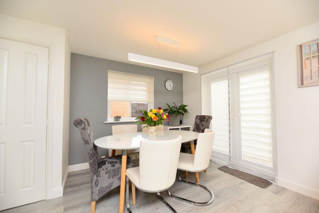House in Biggleswade, The Maythorns Community, Central Bedfordshire - More