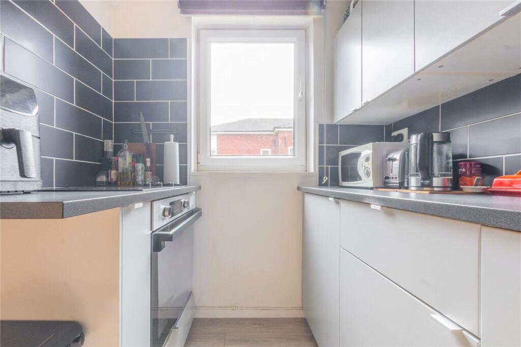 Bamford Court, Bamford, Rochdale, OL11 photo 3