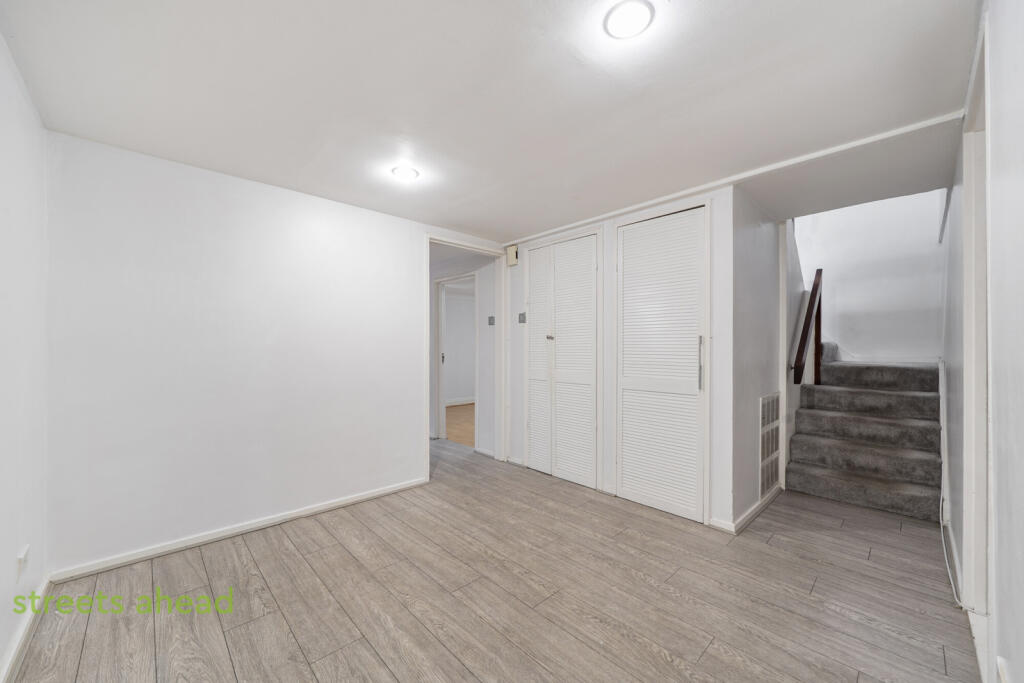 House in Croydon - More