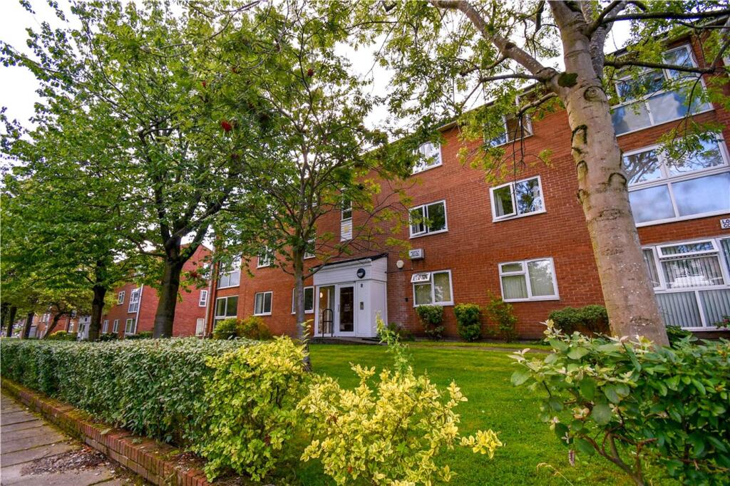 2-bed flat on Lorne Court, Lorne Road, Prenton, £130,000