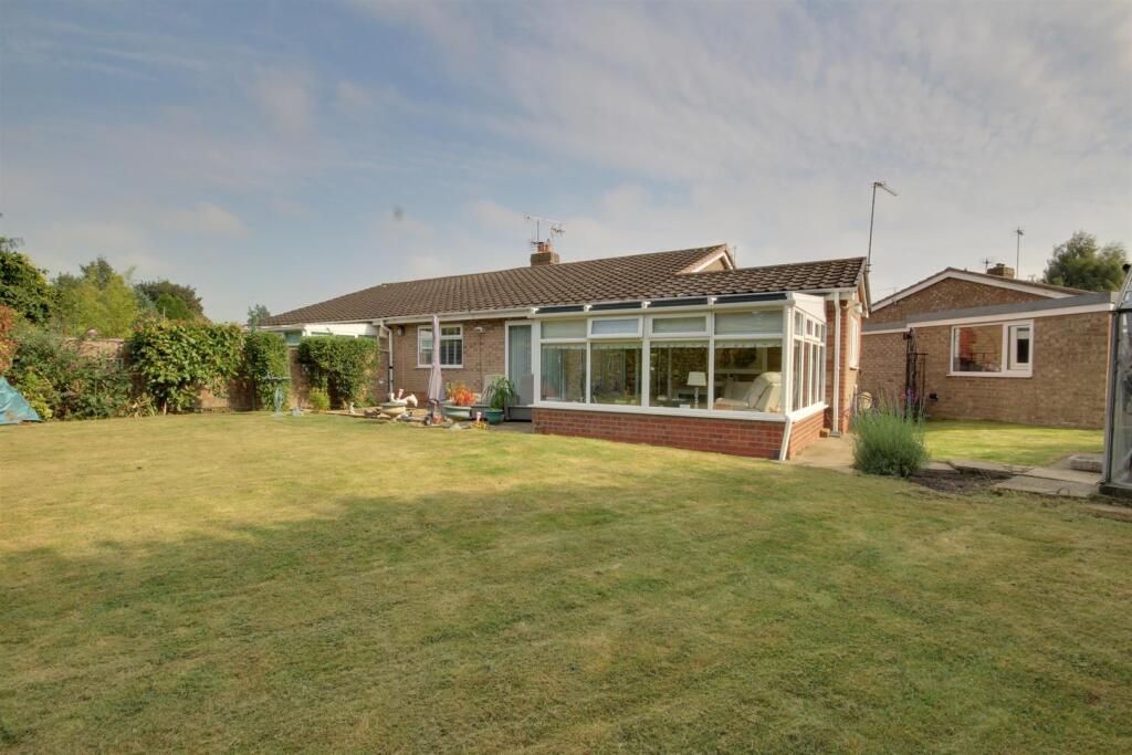 2-bed semi-detached on Kennington Walk, Cottingham, £290,000