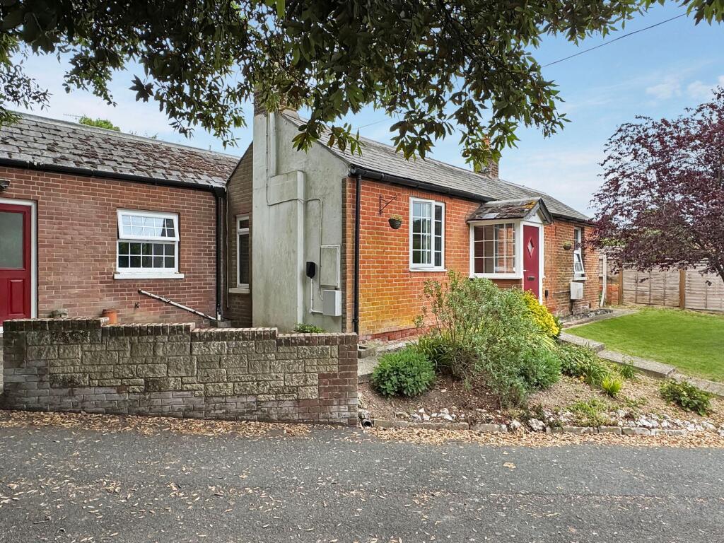Clatterford Road, Newport, PO30 - View 2