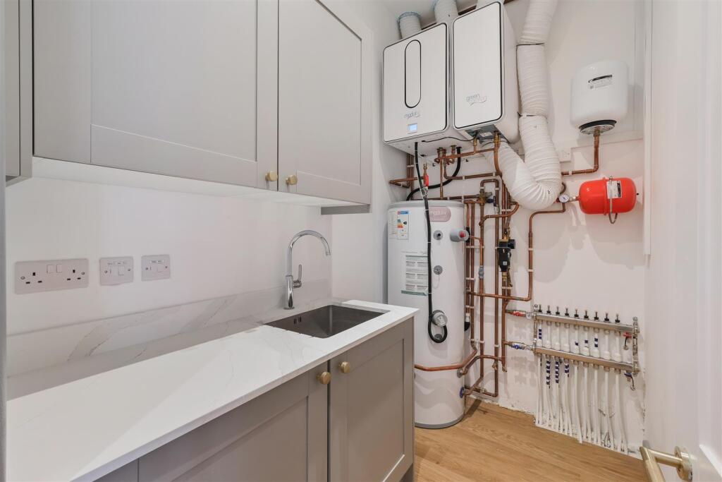 Apartment in Sutton - View 2