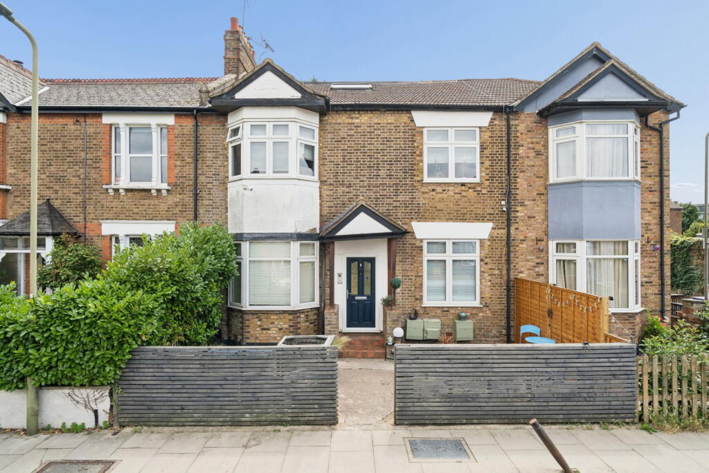 3-bed house on Alston Road,Barnet,EN5 4EU, £500,000