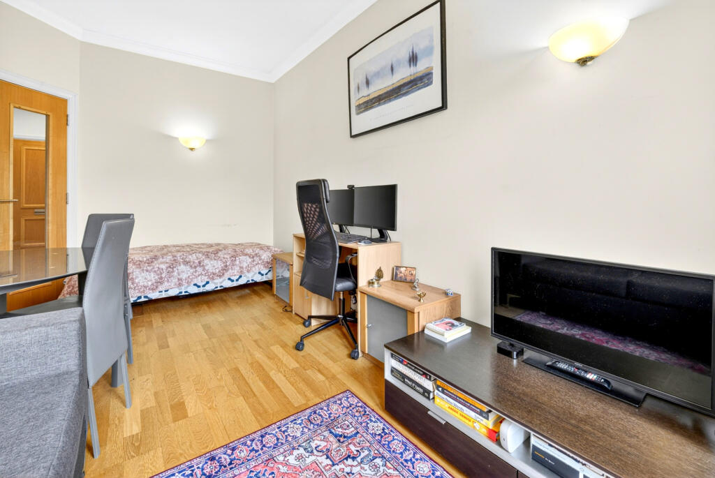 9 Belvedere Road, London, London, SE1 - View 3