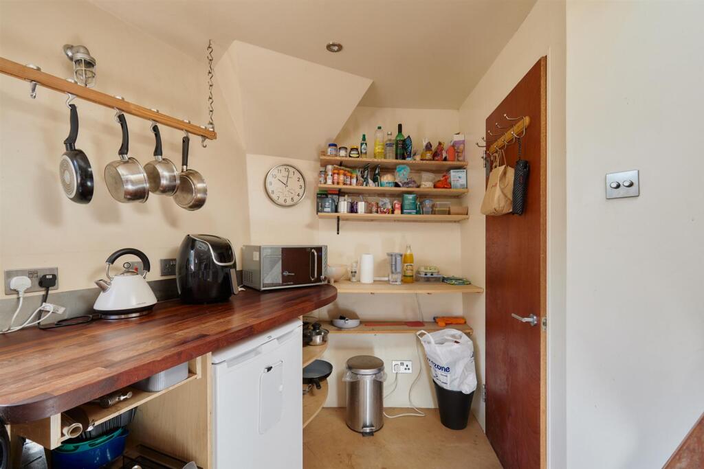 House in Twickenham - More