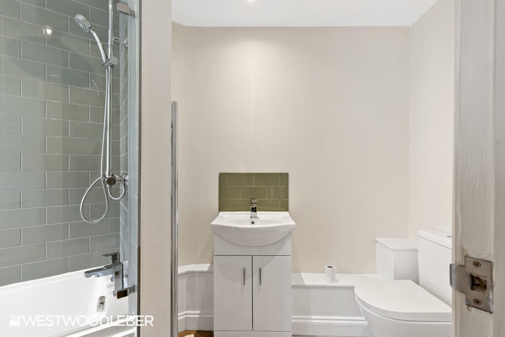 Apartment in Stanstead Abbotts - View 5
