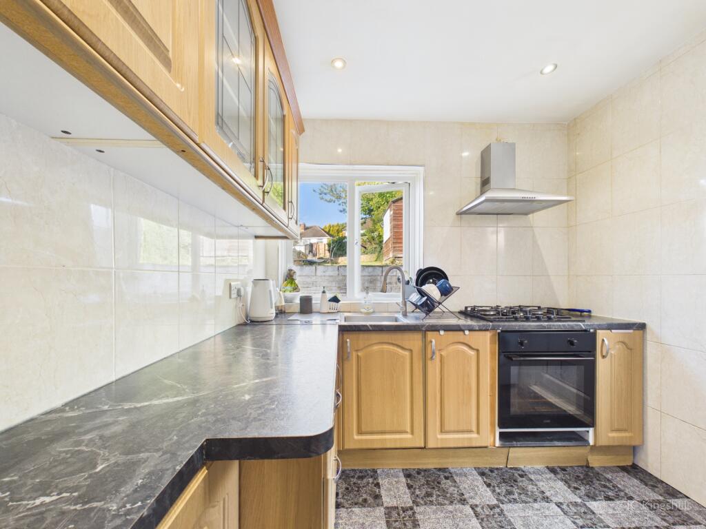 Hillview Road, High Wycombe, Buckinghamshire photo 4